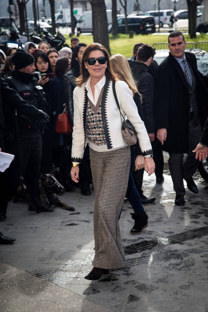 Princesa de Mónaco Caroline llega a la feria Chanel como parte de la Semana de la Moda de París Ropa de mujer Otoño / Invierno 2016 / 2017 el 8 de marzo de 2016 en París, Francia. - Foto, imagen