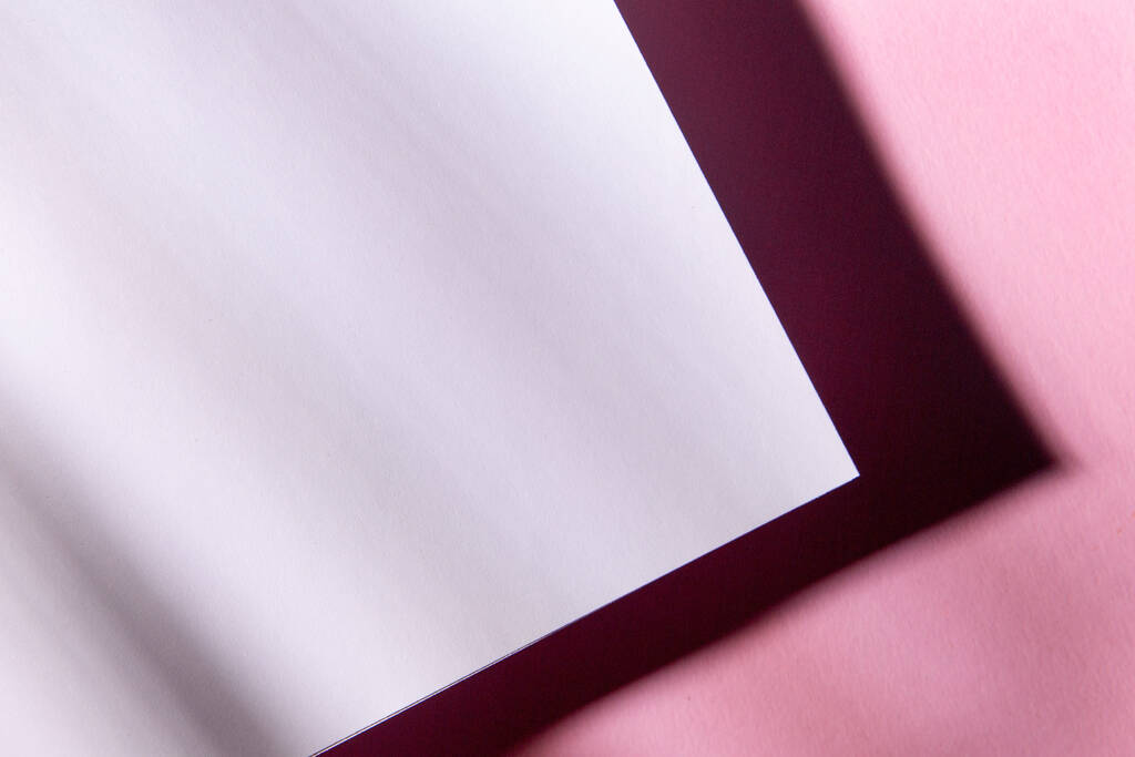 Fondo de papel blanco, dibujo arquitectónico, fondo rosa borroso. fondo abstracto sombra. Para plantillas de diseño, como un lienzo para texto, publicidad. - Foto, imagen