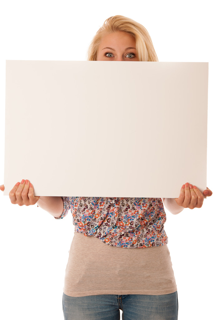 NDE nő egy üres fehér tábla tartja a kezében a promóció - Fotó, kép
