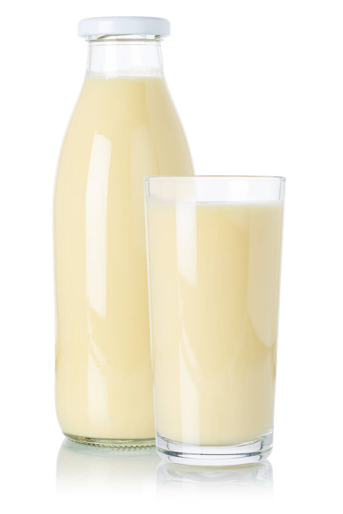 Свежий банановый коктейль фруктовый сок напиток молочный коктейль молочный коктейль в бутылке и стакан изолированы на белом фоне - Фото, изображение