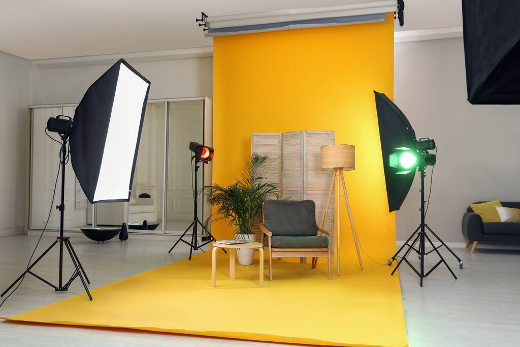 Стильні меблі в фотостудії з професійним обладнанням
 - Фото, зображення