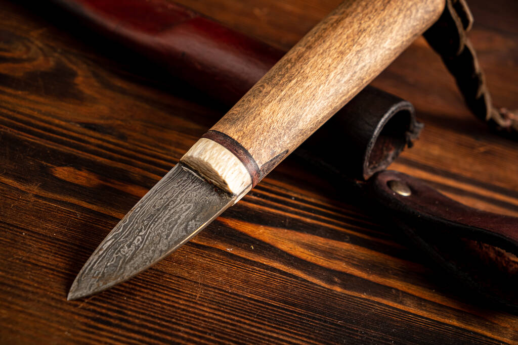 mes op een houten achtergrond - Foto, afbeelding