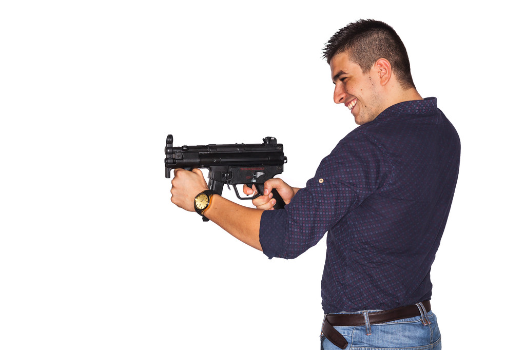 mladý muž se zbraní - Fotografie, Obrázek