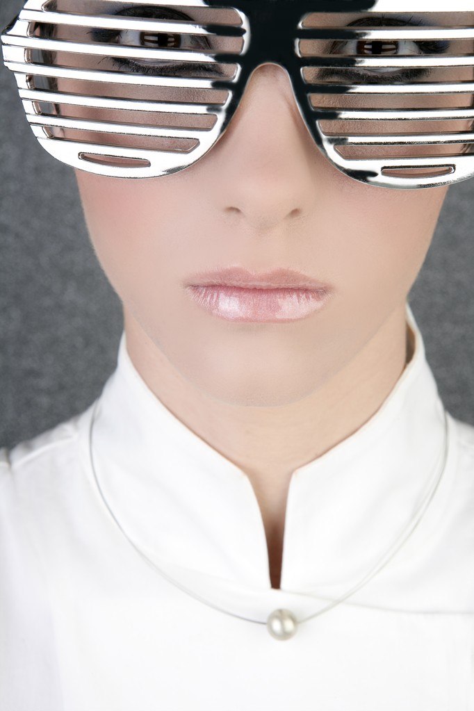 okulary futurystyczny nowoczesne kobieta ze stali - Zdjęcie, obraz