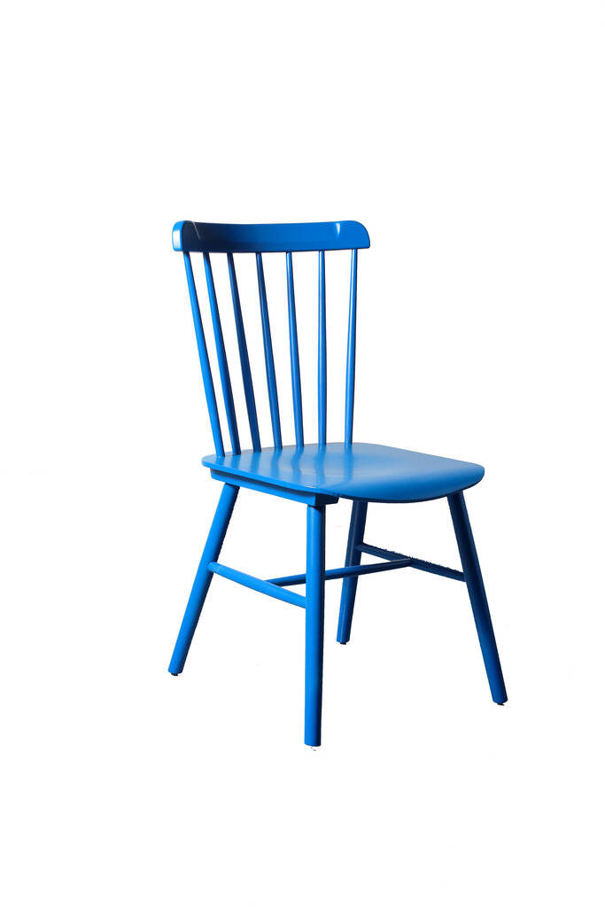 twarde oparcie drewniane krzesło z niebieskim siedziskiem - Zdjęcie, obraz