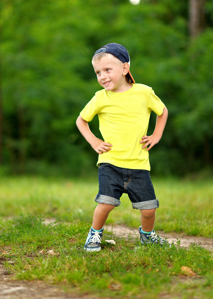 Портрет милого маленького хлопчика влітку
  - Фото, зображення