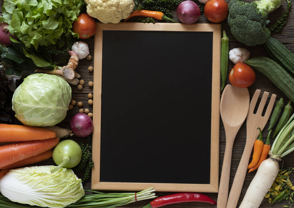 Čerstvé farmáři na trh ovoce a zeleniny a tabule shora s kopírovacím prostorem, zdravé potraviny koncepce - Fotografie, Obrázek