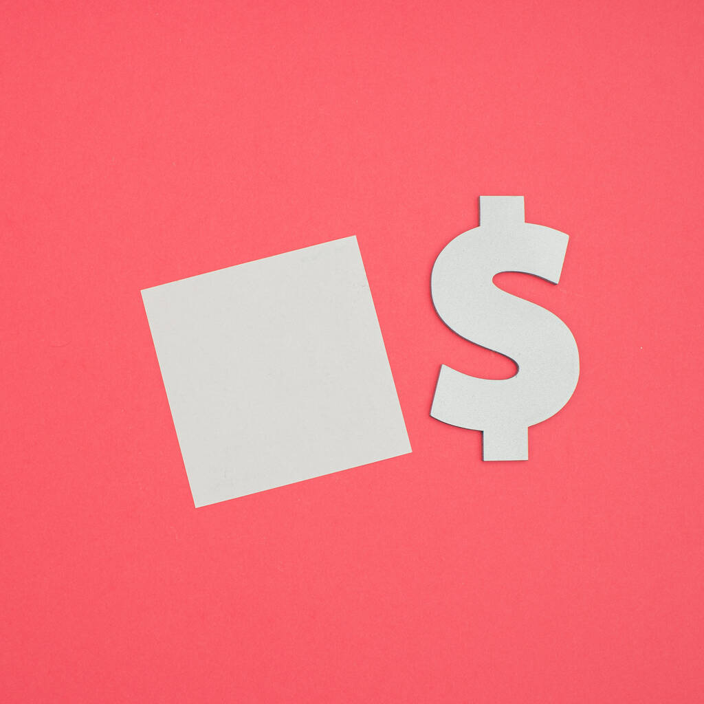 kırmızı arkaplanda kağıt para dolar sembolü - Fotoğraf, Görsel