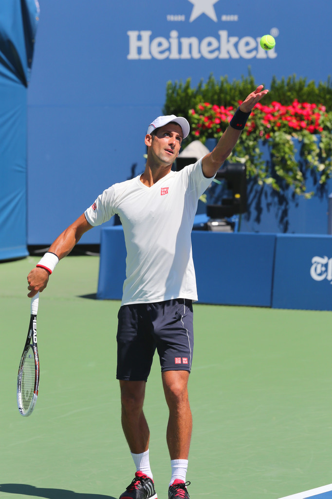 Seis vezes campeão do Grand Slam Novak Djokovic pratica para US Open 2014
 - Foto, Imagem