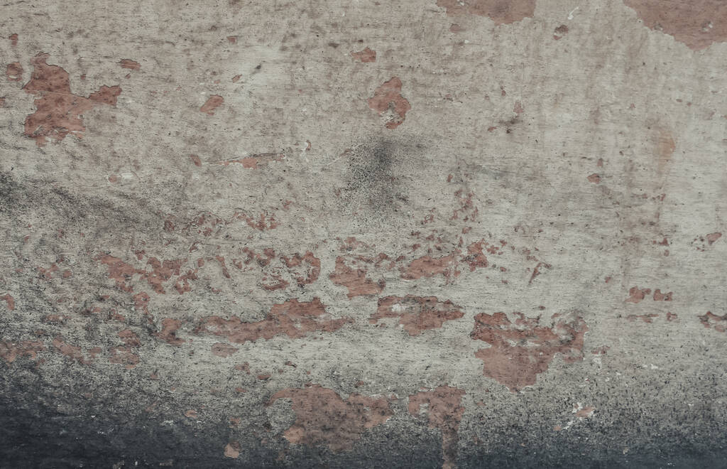 Stara ściana gipsowa o strukturze grunge 'owej. Pogodowane tło ścienne z pęknięciami w odcieniach szarości, bieli i czerwieni. - Zdjęcie, obraz