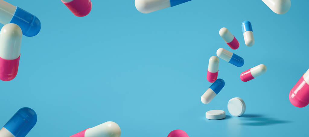 Uyuşturucu ya da ilaç, ilaç hapları ve antibiyotik arka planı Mavi arka plandaki metinler için boşluk - Fotoğraf, Görsel