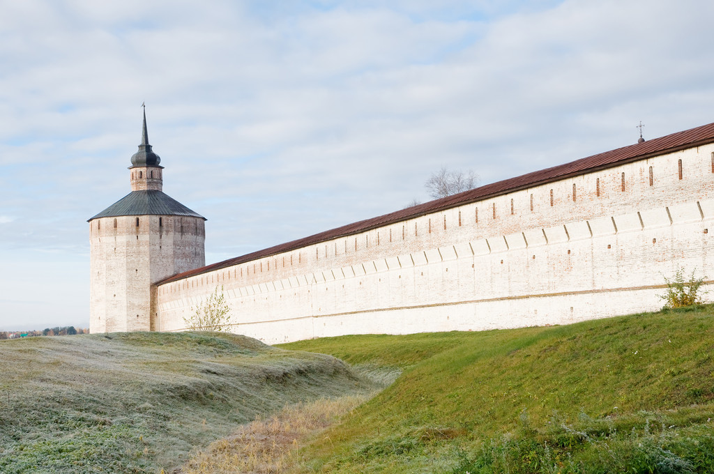 Muro del monastero di Kirillo-Belozersky. Monumento architettonico
 - Foto, immagini