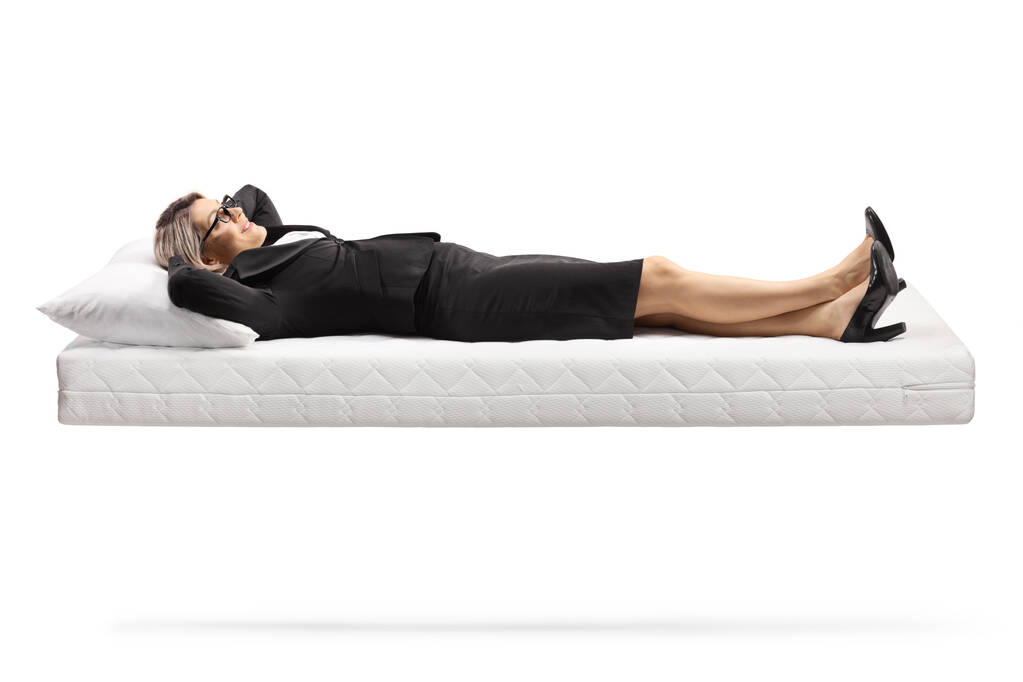 Donna d'affari sdraiata su un materasso galleggiante isolato su sfondo bianco - Foto, immagini