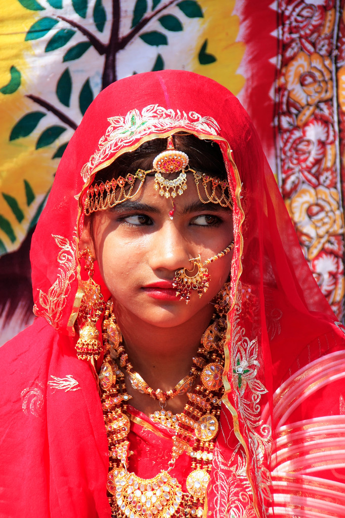 Ragazza in abito tradizionale che partecipa al Festival del Deserto, Jaisal
 - Foto, immagini