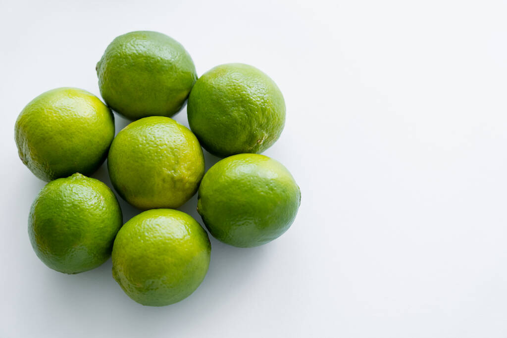 Top view of round limes on white background  - Zdjęcie, obraz