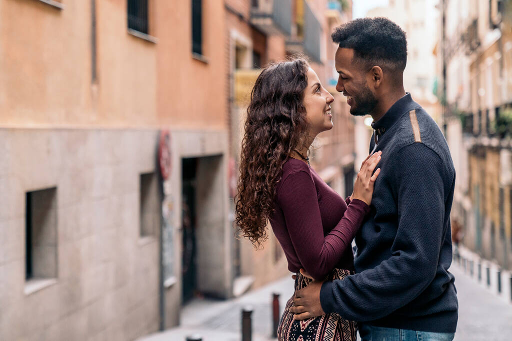 Happy Young Interracial Couple Smiling - Foto, immagini
