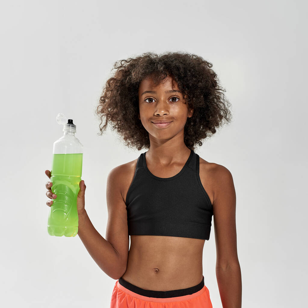 Fekete lány sport ital nézi kamera - Fotó, kép