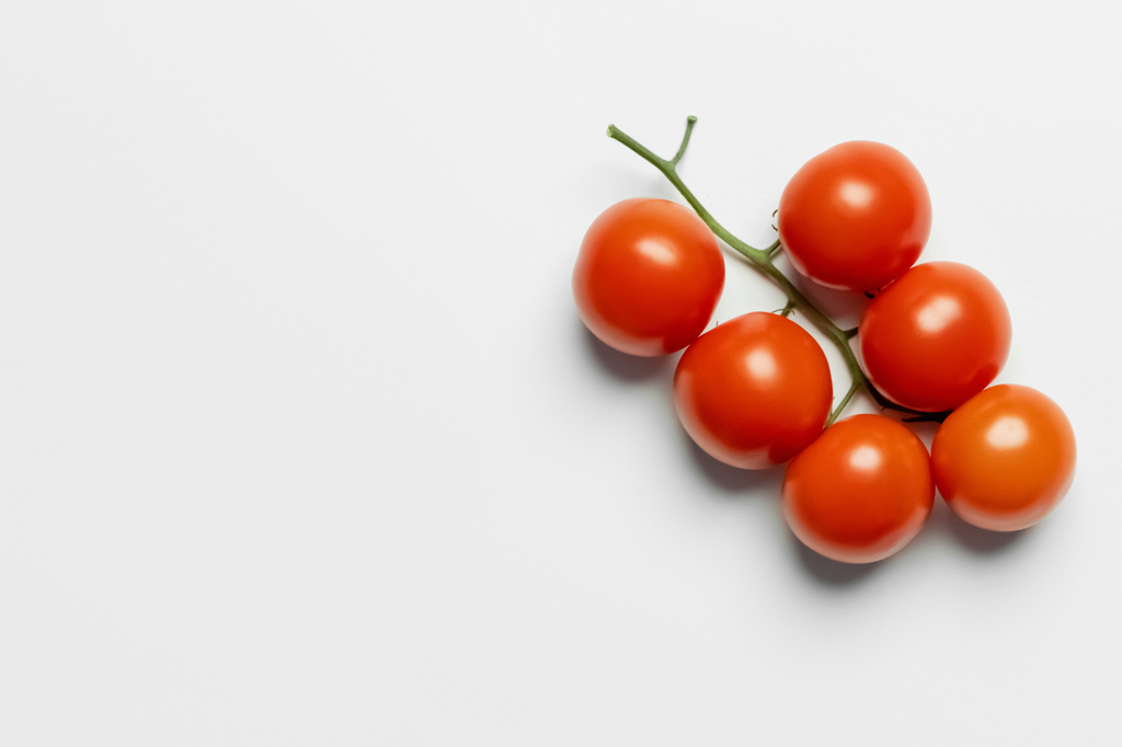 Top view of whole fresh cherry tomatoes on white background  - Zdjęcie, obraz