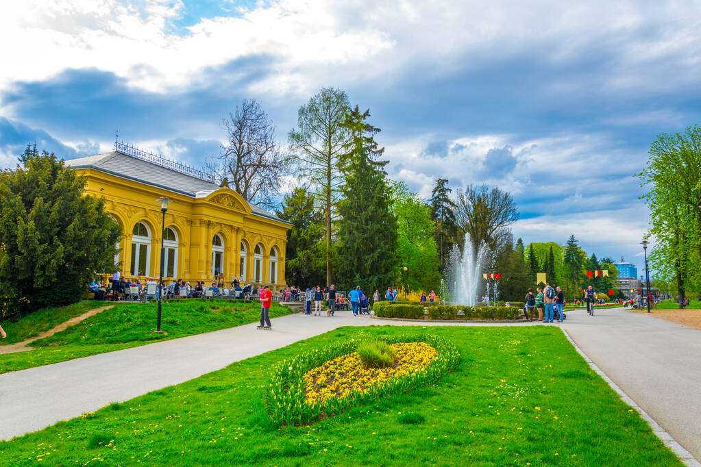 OLOMOUC, CZECH REPUBLIC, APRIL 16, 2016: View of the smetana orchard with a yellow building of the fontana restaurant in the czech city Olomouc. - Fotó, kép