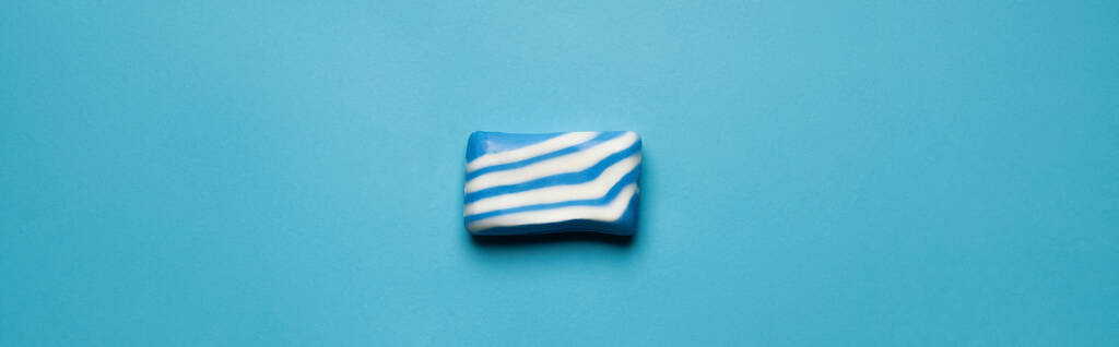 top view of blue and white bath soap on blue background, banner - Foto, afbeelding