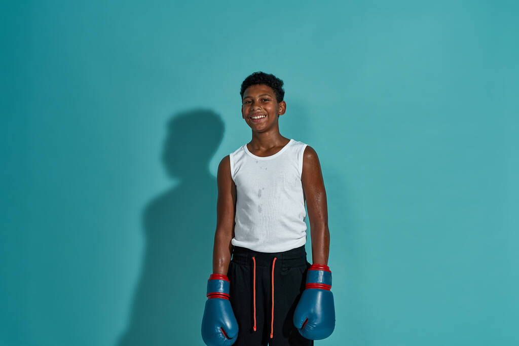 Front view of smiling boy boxer looking at camera - 写真・画像