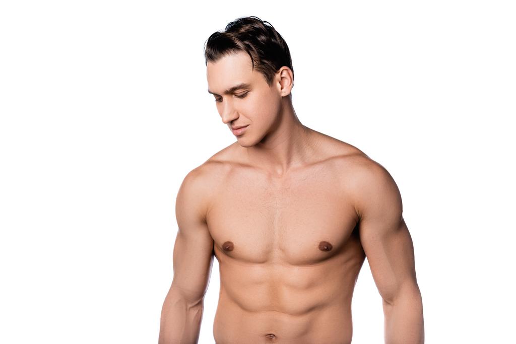 brünette Mann mit starkem Körper und sauberer Haut isoliert auf weiß - Foto, Bild