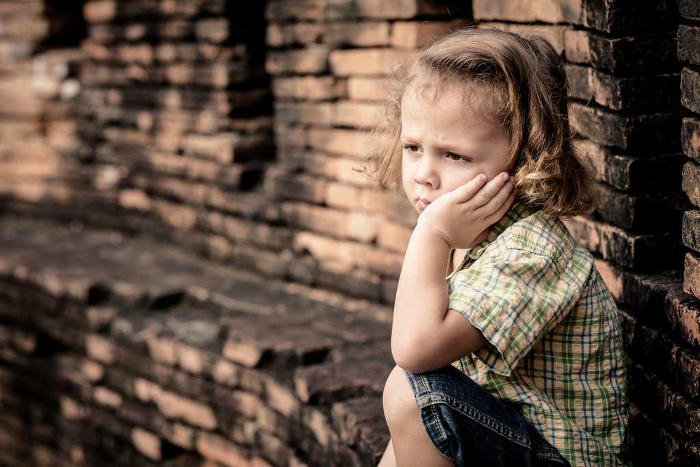 Retrato de niño triste
  - Foto, imagen