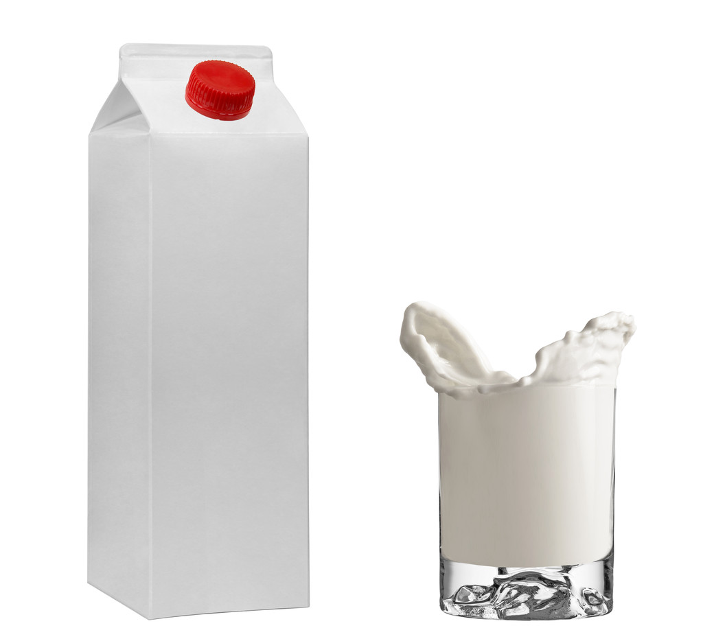 estocástico etrapak + Congelar la leche en vidrio aislado sobre fondo blanco
 - Foto, Imagen