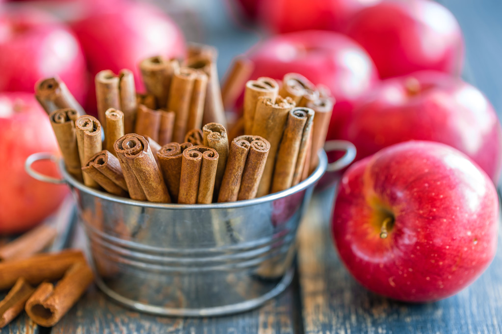 Apples and cinnamon - Photo, Image