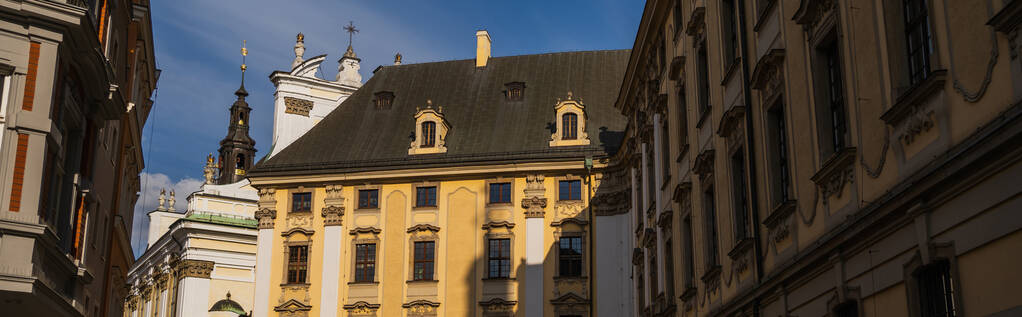 Wroclaw kentsel caddede güneş ışığı olan binalar, pankart  - Fotoğraf, Görsel