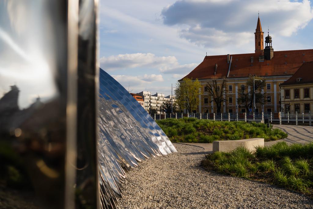 Arco sfocato di Nawa sulla strada urbana di Breslavia - Foto, immagini