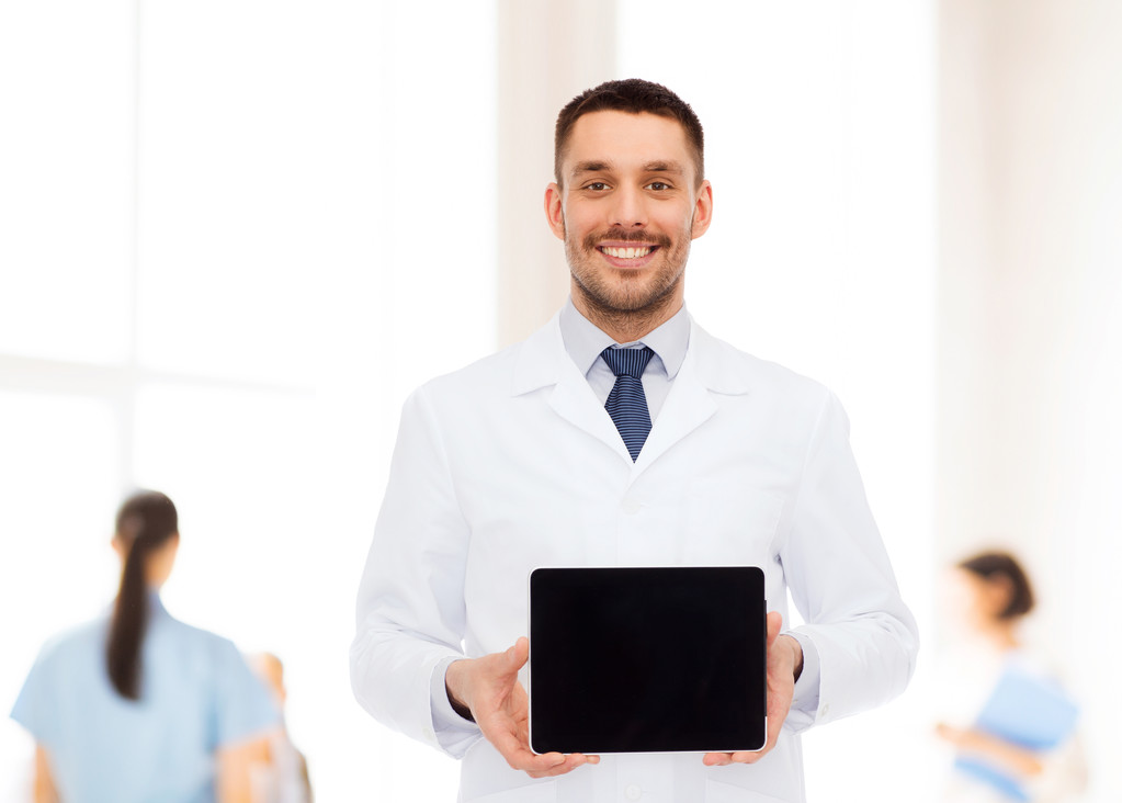 sorridente médico masculino com tablet pc
 - Foto, Imagem