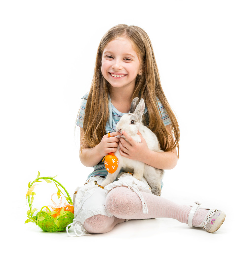 kleines Mädchen mit Kaninchen - Foto, Bild