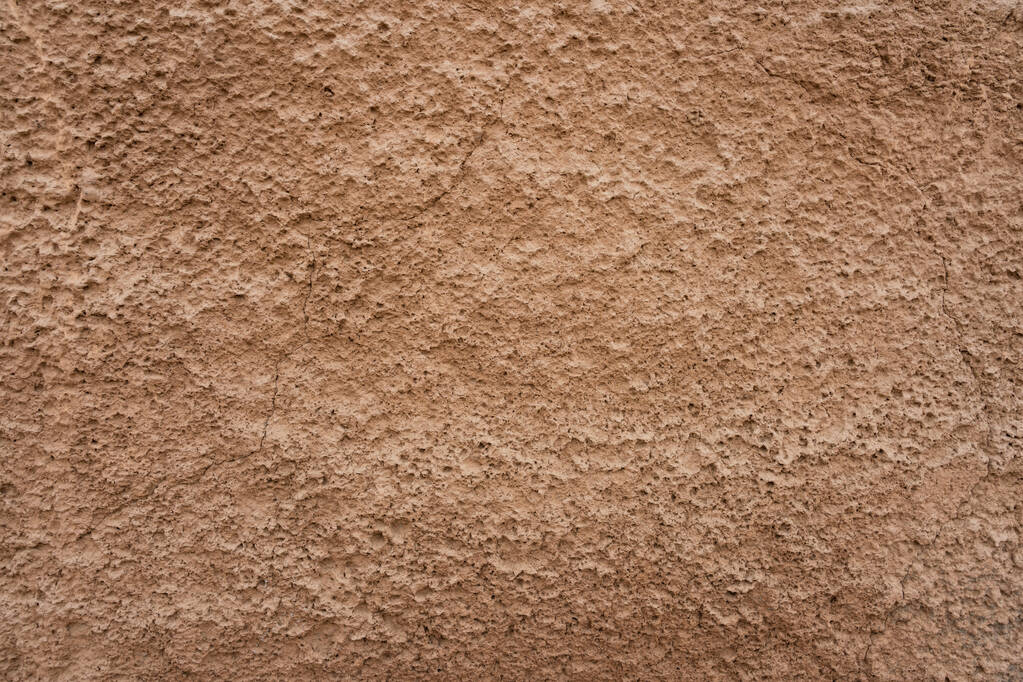 Zbliżenie brązowego betonowego tła ściany z wyboistą powierzchnią - Zdjęcie, obraz