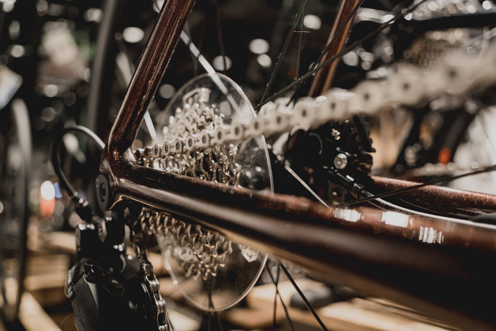 Foto van nieuwe versnellingen en kettingen van mountainbike. - Foto, afbeelding