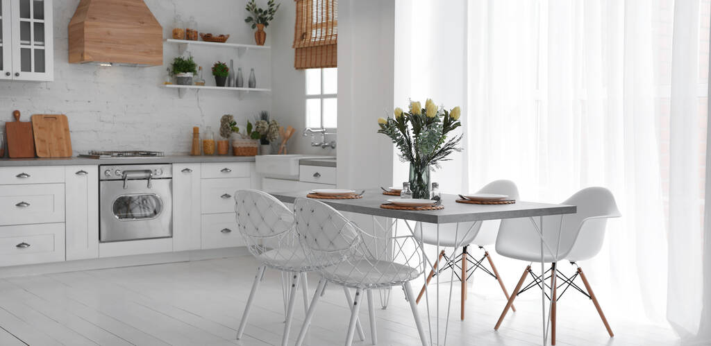 Kaunis keittiö sisustus uusia tyylikkäitä huonekaluja. Bannerisuunnittelu - Valokuva, kuva