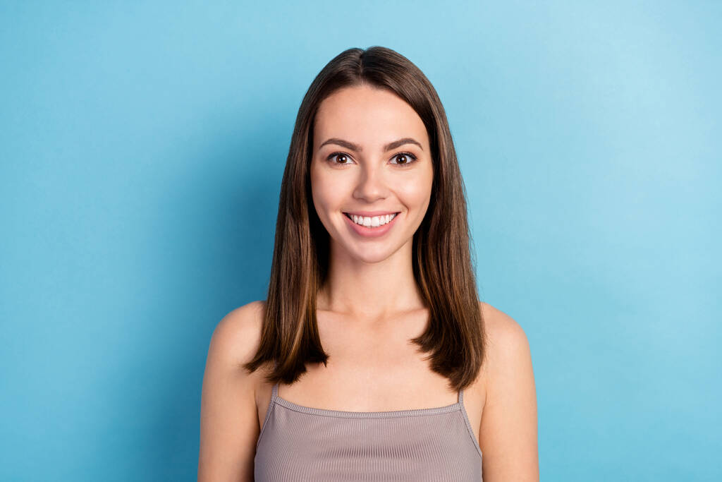 Foto portrét hezká žena usměvavá nadšený šťastný izolovaný pastel modrá barva pozadí. - Fotografie, Obrázek