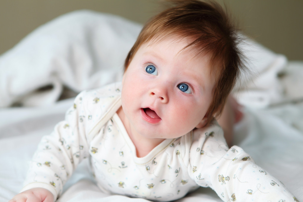 Kaunis punatukkainen vauva
 - Valokuva, kuva