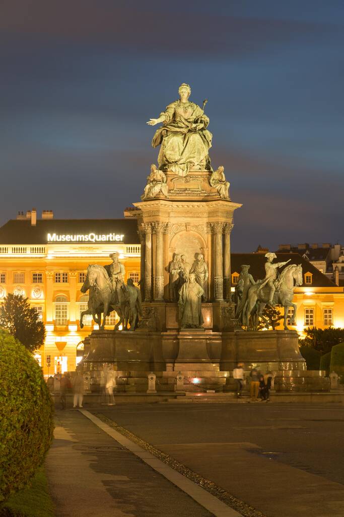 Maria-Theresien-Monument at dusk, Maria-Theresien-Square, Vienna, Austria, Europe - Foto, Bild