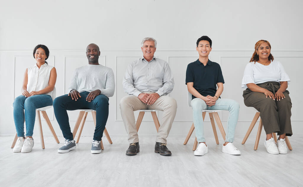 Portrait of a diverse group of people sitting in line against a white background. - Fotoğraf, Görsel