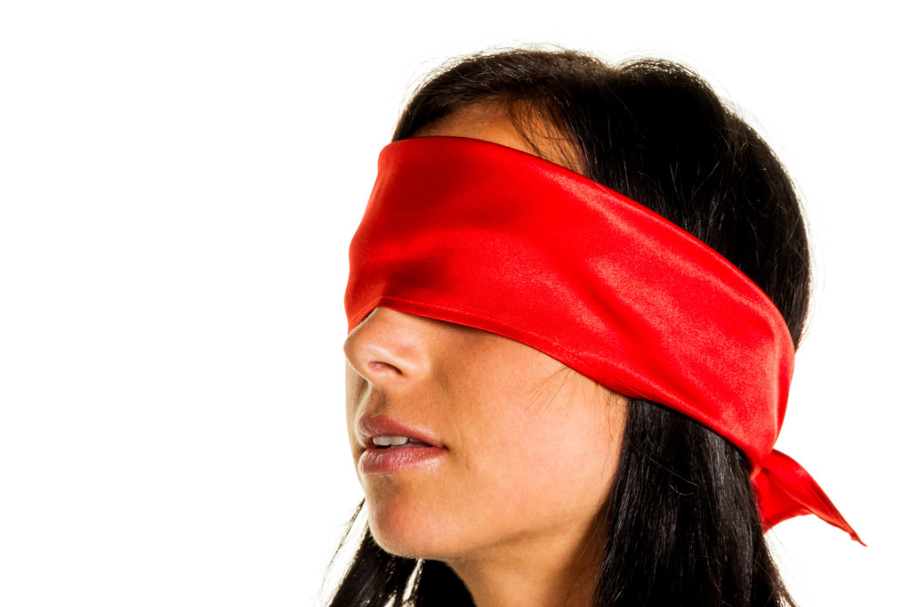 Vrouw met blinddoek - Foto, afbeelding