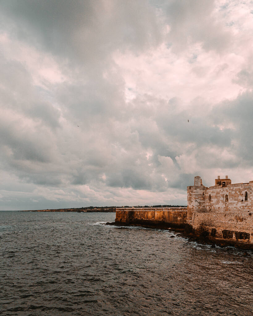Дубровницкий замок в облачный день - Фото, изображение