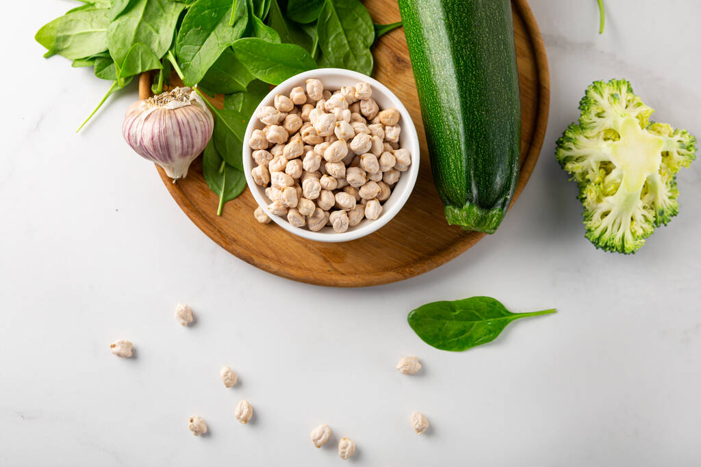 Горох и овощи шпинат вегетарианские продукты приготовления ингредиентов - Фото, изображение