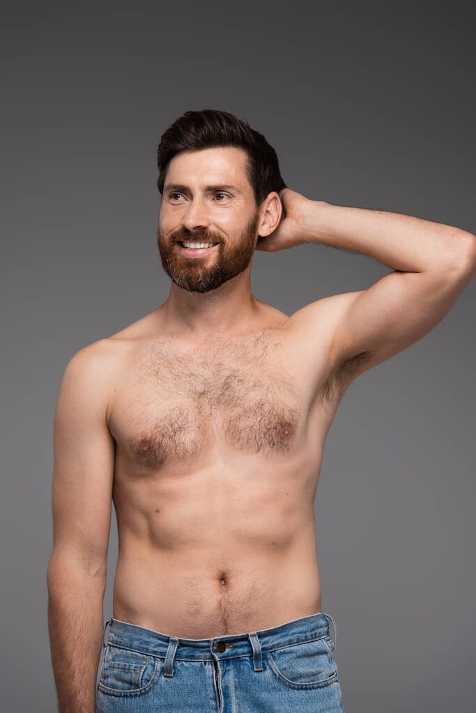 shirtless and bearded man looking away while smiling isolated on grey - Foto, Bild