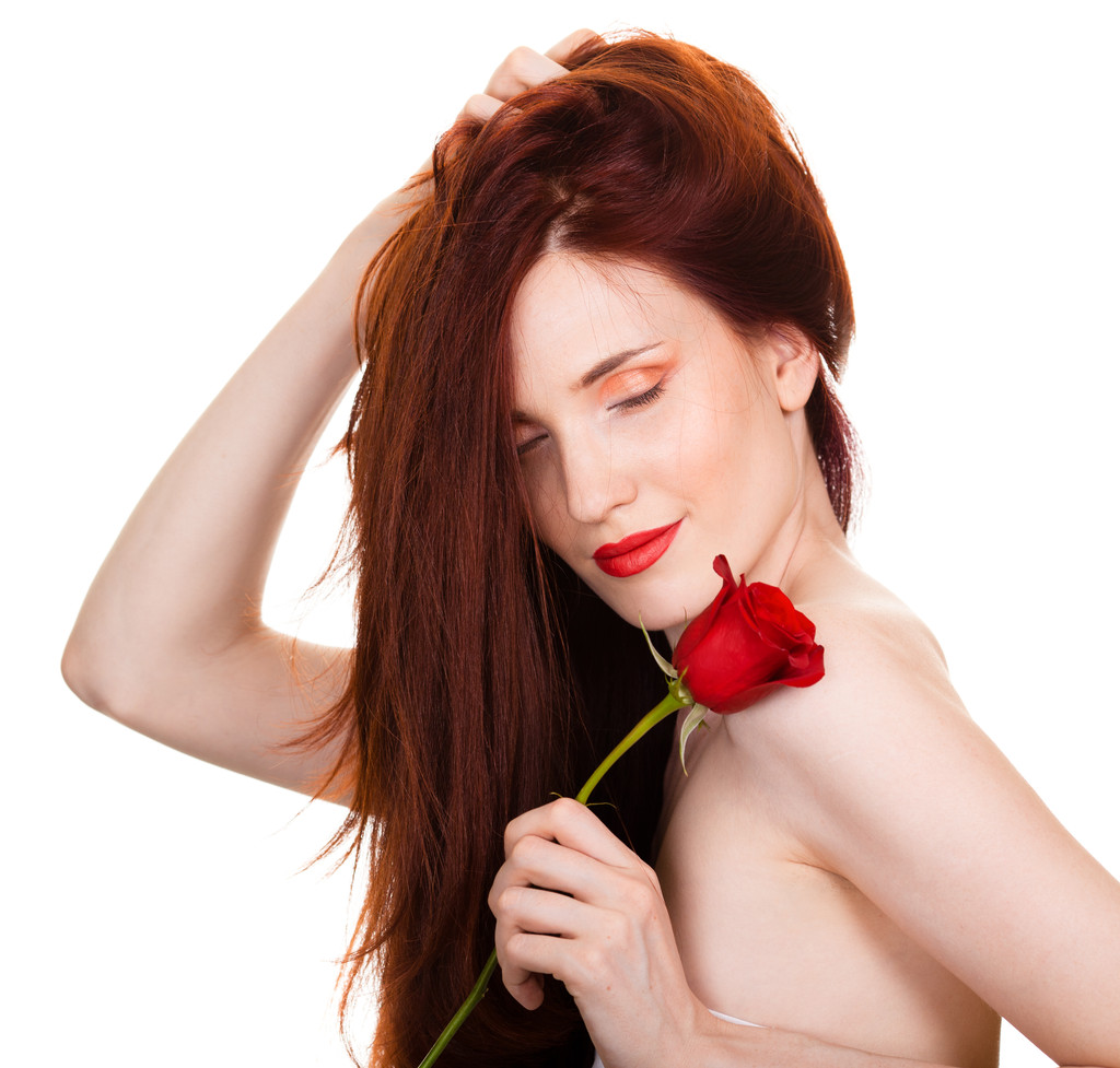 portret zmysłowej kobiety piękne z czerwoną różą na biały backg - Zdjęcie, obraz
