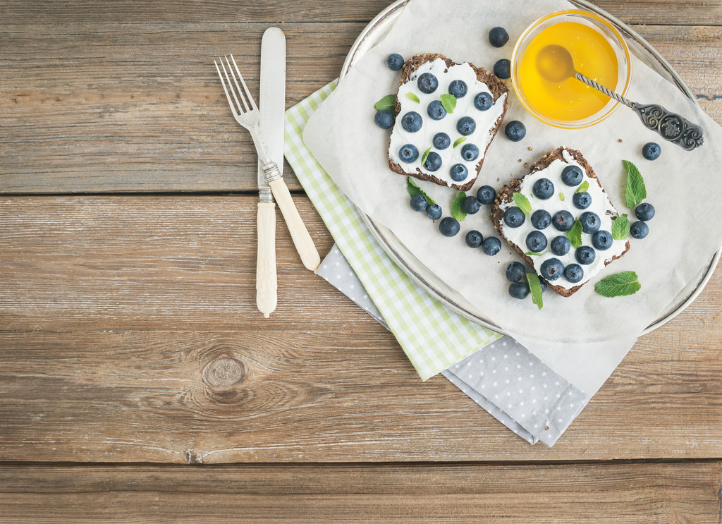 Healthy breakfast set with ricotta, fresh blueberries, honey and - Photo, Image