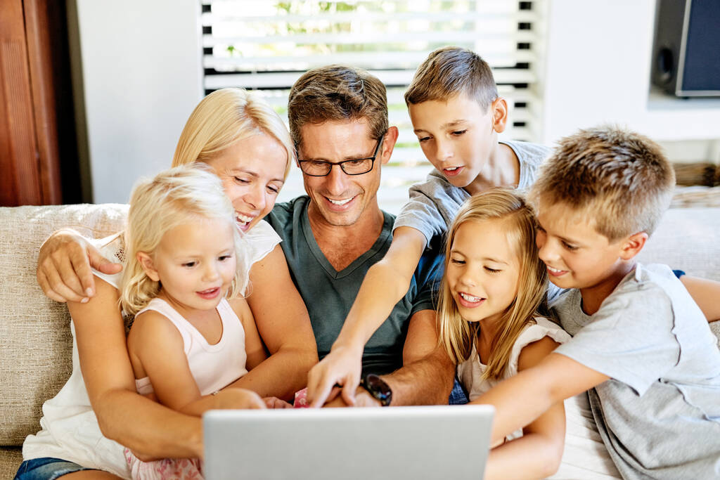 Theyve got curious young minds. a family using a laptop together at home - Valokuva, kuva