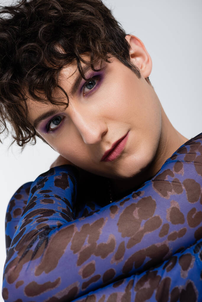 portrait of nonbinary model with trendy hairstyle and makeup looking at camera isolated on grey - Fotoğraf, Görsel