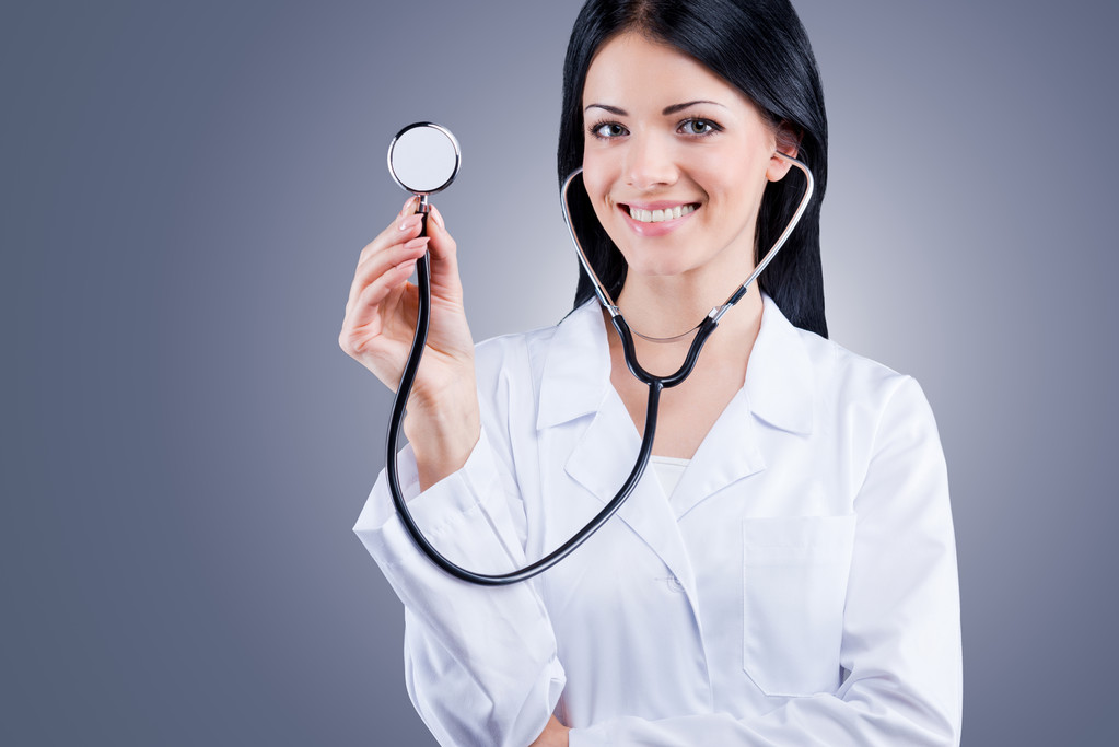 Vrouwelijke arts met stethoscoop - Foto, afbeelding