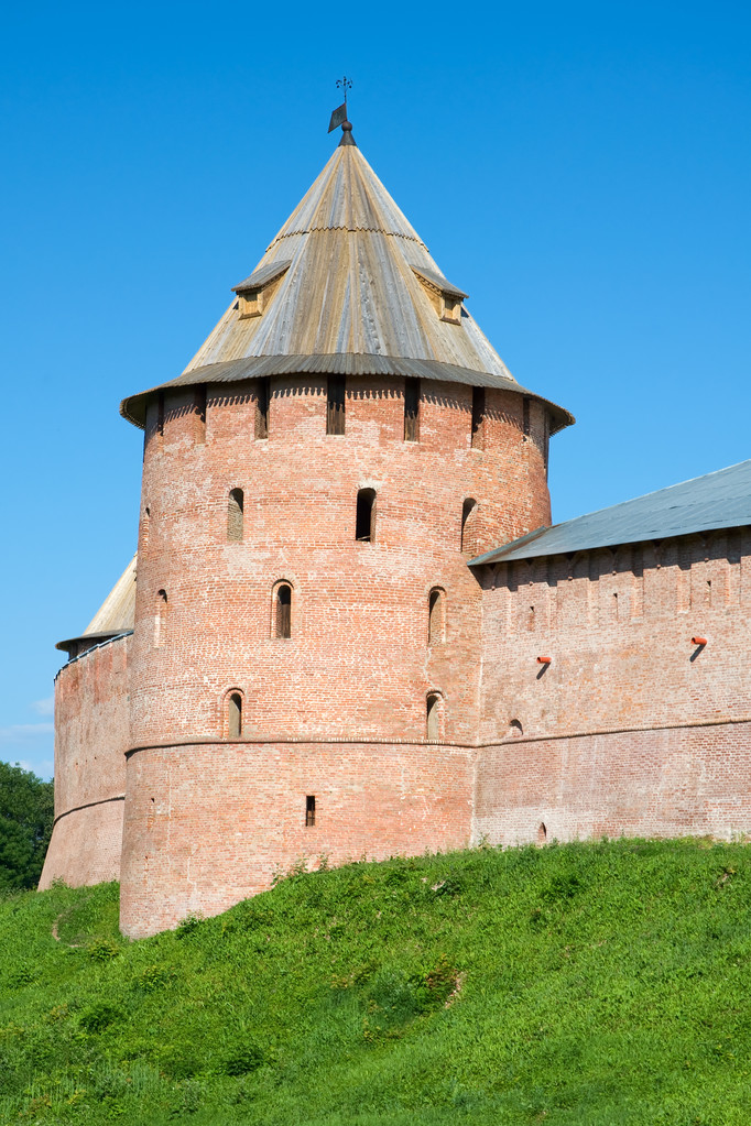 Torre Fedor, o Kremlin em Veliky Novgorod
 - Foto, Imagem